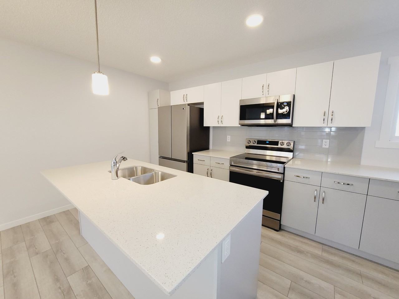 1083 Cy Becker Rd Nw 1, Edmonton, AB T5Y 4B6 3 Bedroom Apartment for