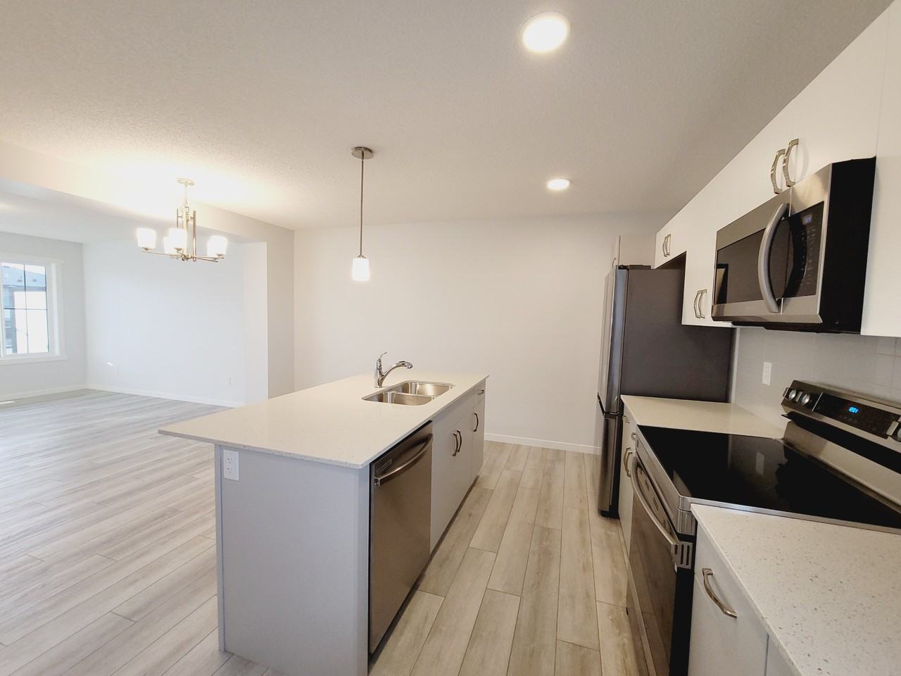 1083 Cy Becker Rd Nw 1, Edmonton, AB T5Y 4B6 3 Bedroom Apartment for