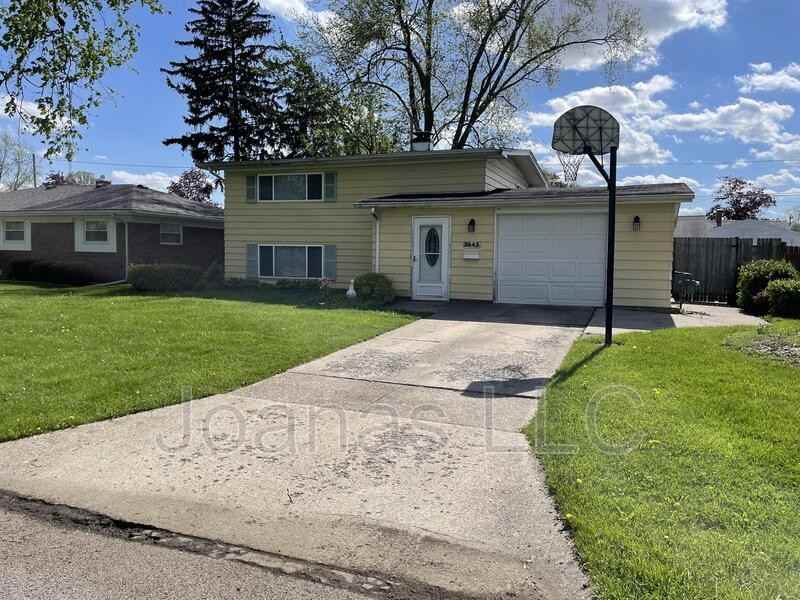 1043 Richland St - Photo 2 of 20