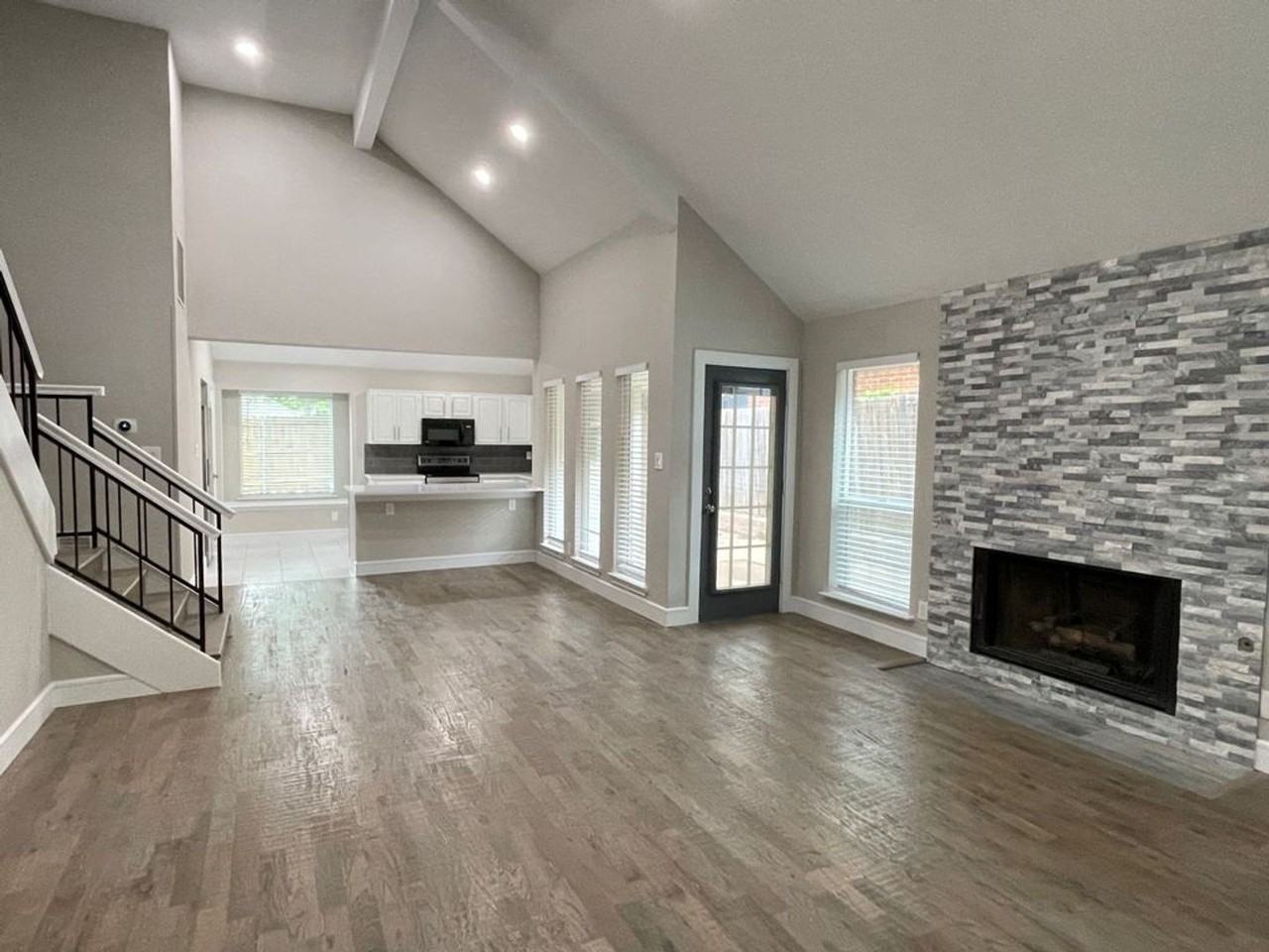 1477 Hampton Rd - Photo 2 of 17