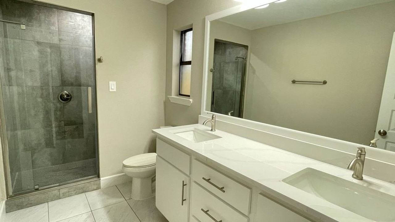 1477 Hampton Rd - Photo 3 of 17
