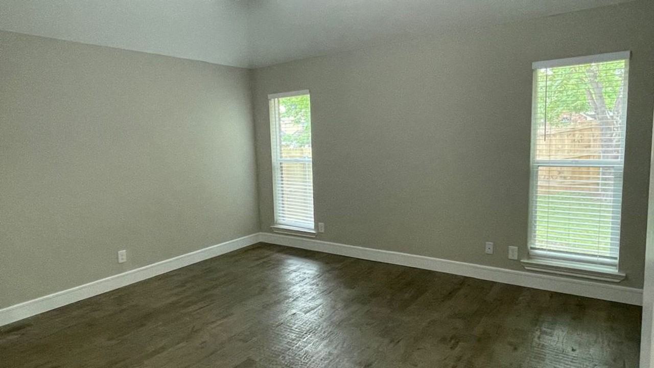 1477 Hampton Rd - Photo 5 of 17