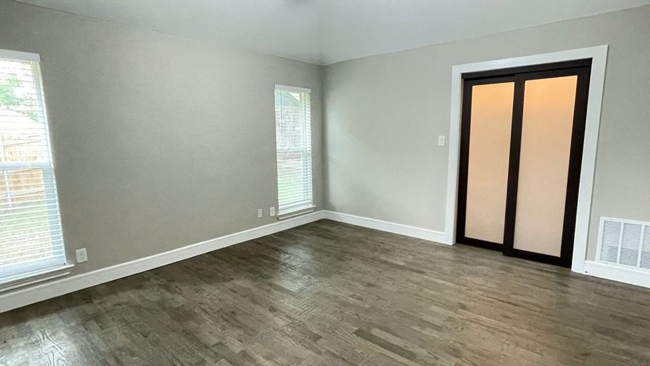 1477 Hampton Rd - Photo 7 of 17