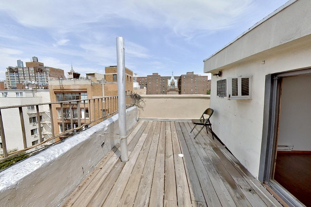 E 13th St #6A - Photo 3 of 9