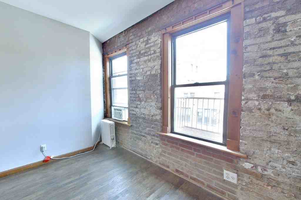 E 13th St #6A - Photo 2 of 9