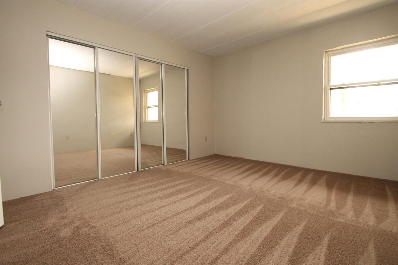 EAGLE NOOK APARTMENTS -- 041 - Photo 3 of 25