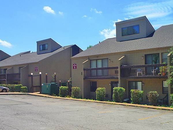 EAGLE NOOK APARTMENTS -- 041 - Photo 6 of 25