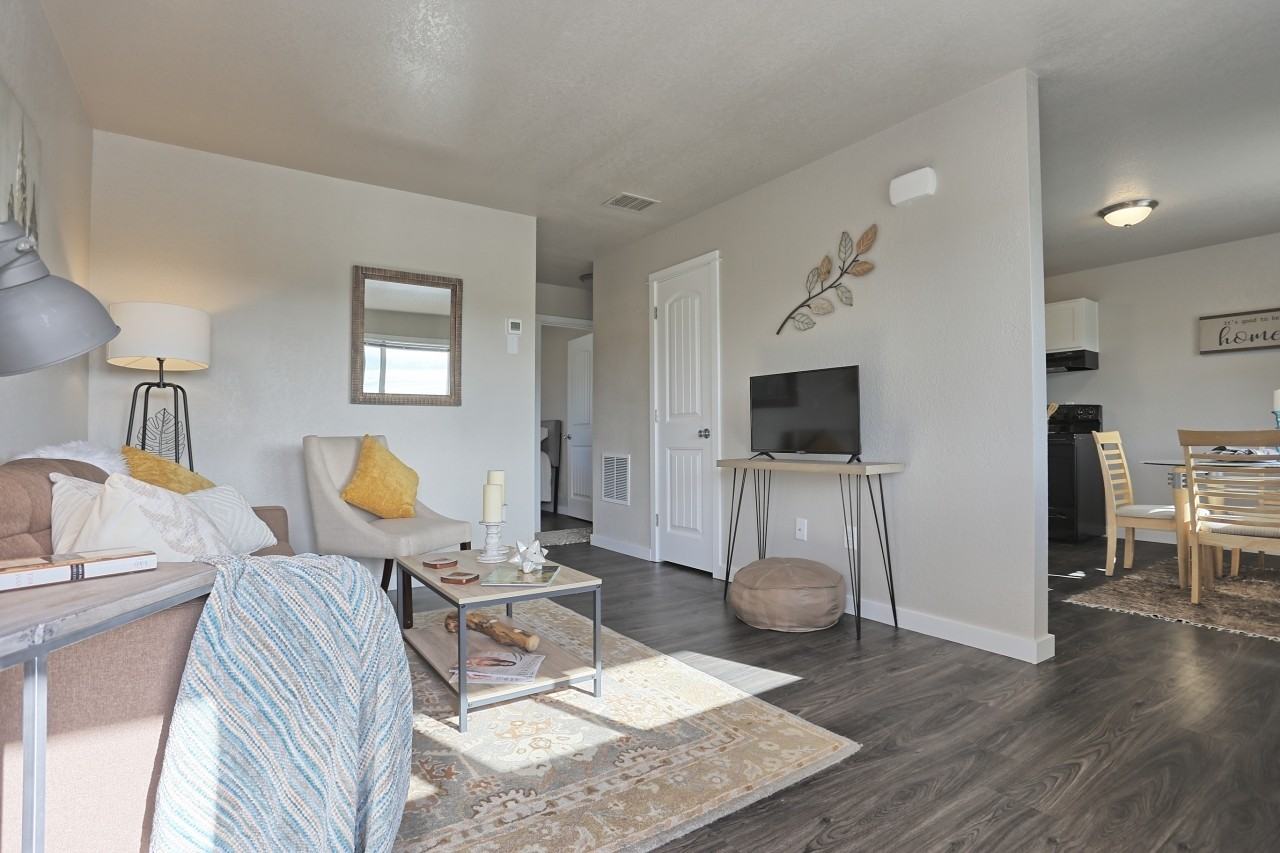 1260 Boulder Dr - Photo 2 of 9