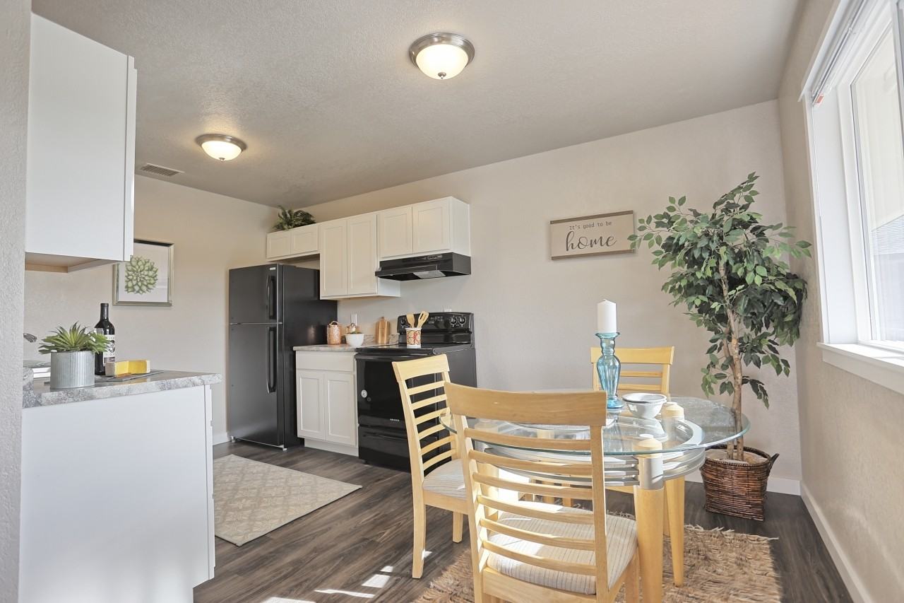 1260 Boulder Dr - Photo 3 of 9