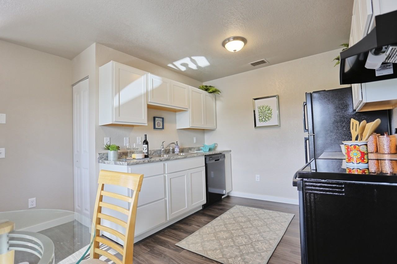 1260 Boulder Dr - Photo 4 of 9