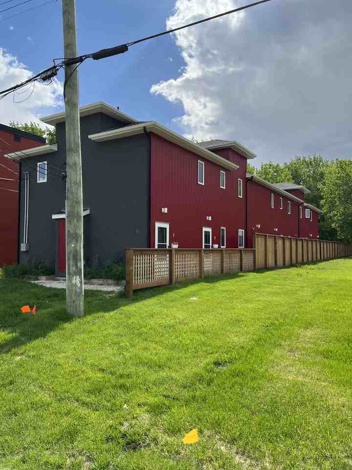 401 Rue Youville 3, Winnipeg, MB R2H 2T4 3 Bedroom Apartment for