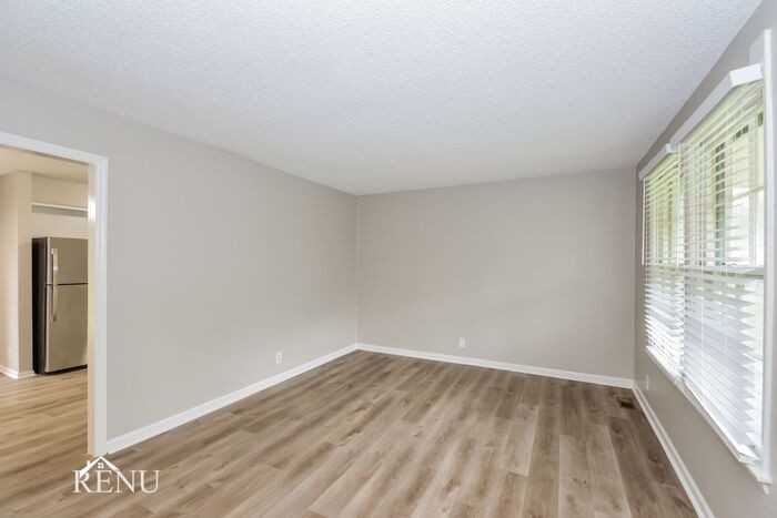 3912 Scotwood Dr - Photo 2 of 20