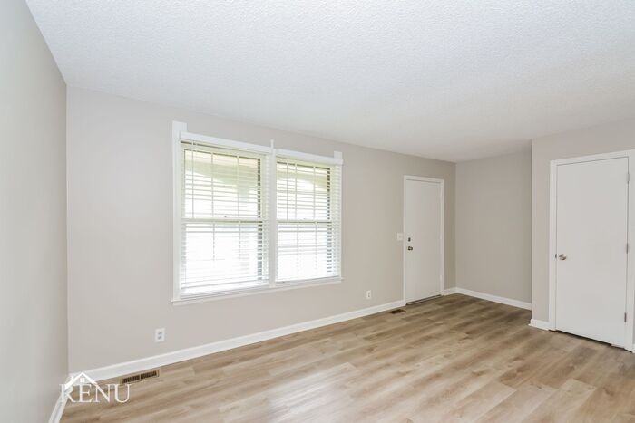 3912 Scotwood Dr - Photo 3 of 20