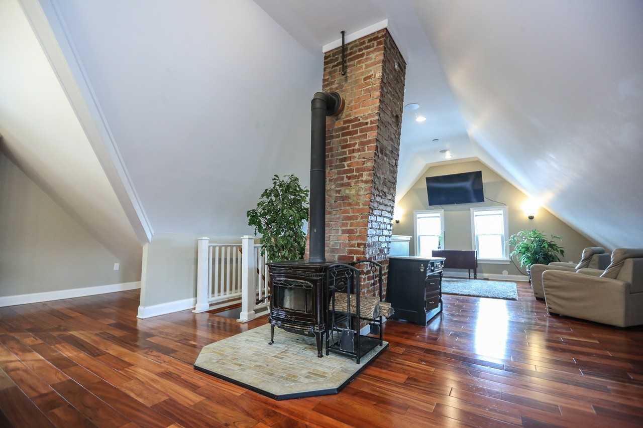 11 Pleasant St #3 - Photo 2 of 26