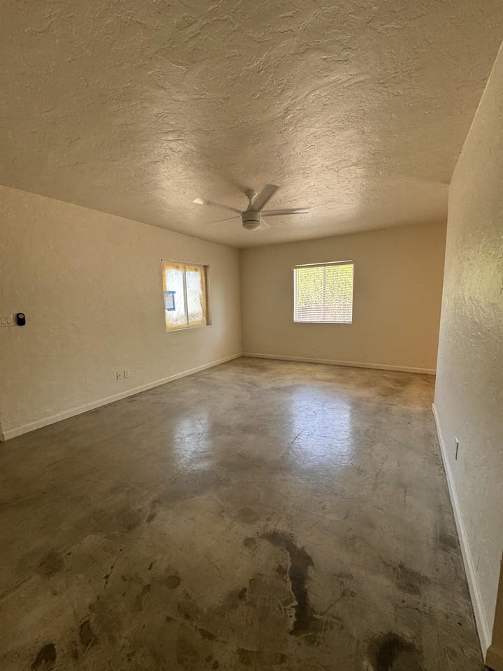 2718 N Greenfield Rd #MAIN - Photo 5 of 37
