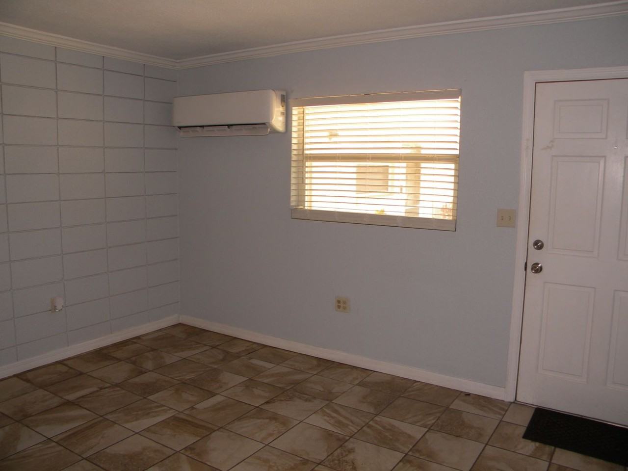 1031 Royal Palm Ave #3 - Photo 3 of 18