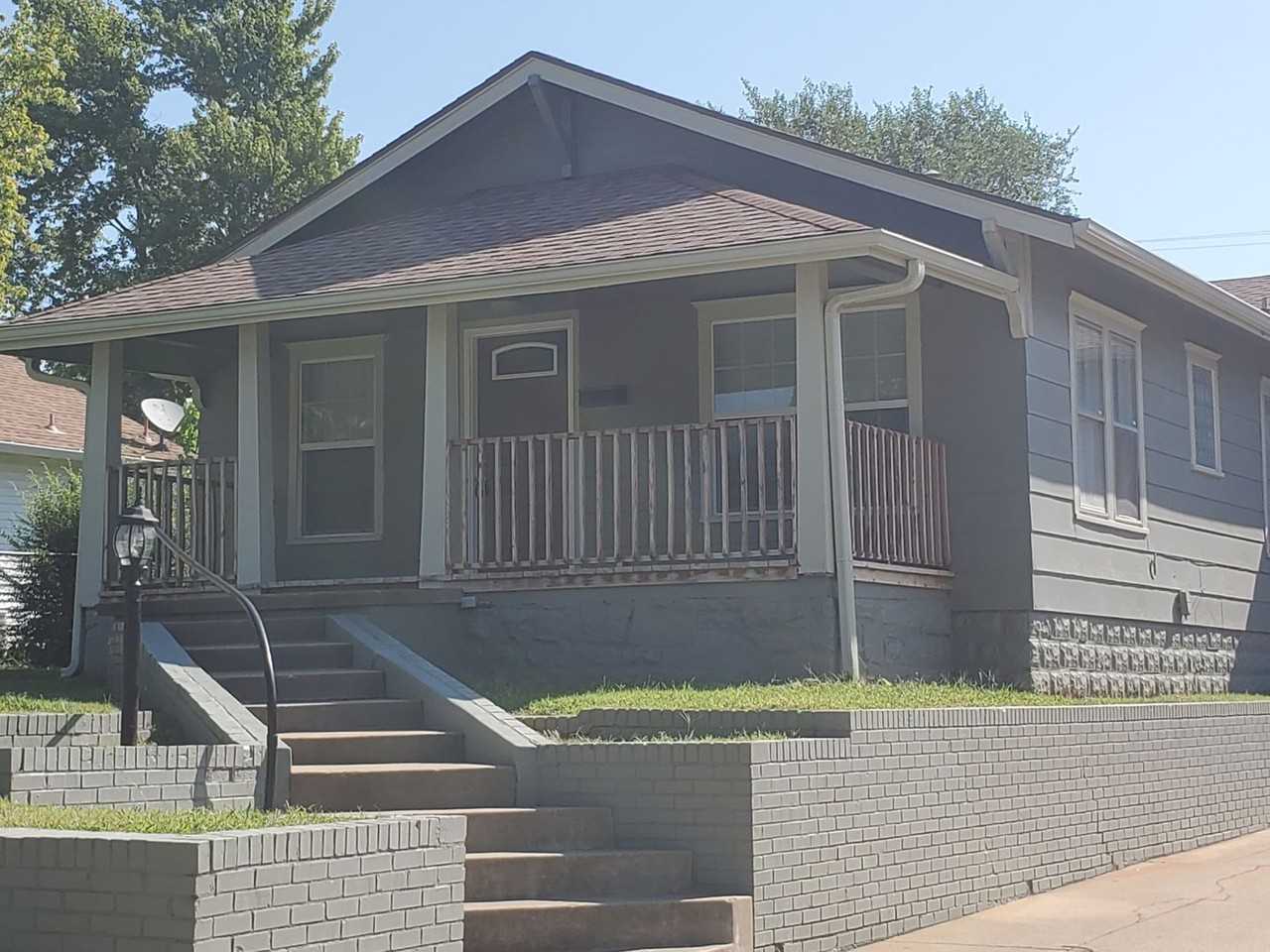 1219 N Garfield Ave - Photo 2 of 50