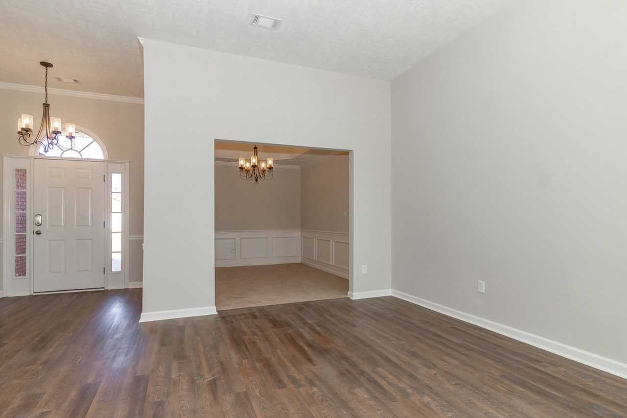 324 Taylor Cir - Photo 5 of 36