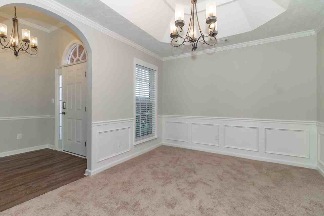 324 Taylor Cir - Photo 6 of 36