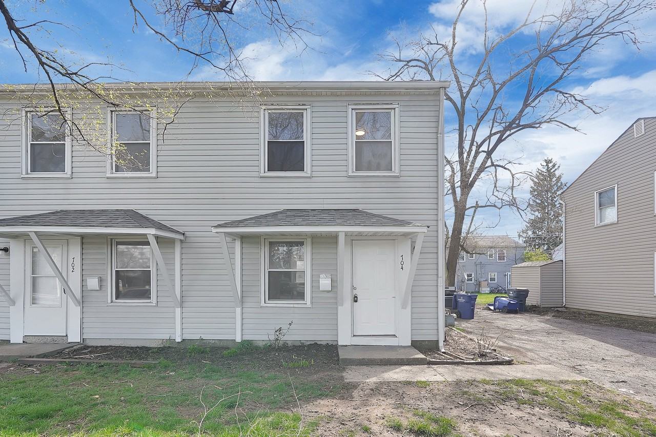 704 S Hamilton Rd #2 - Photo 3 of 15