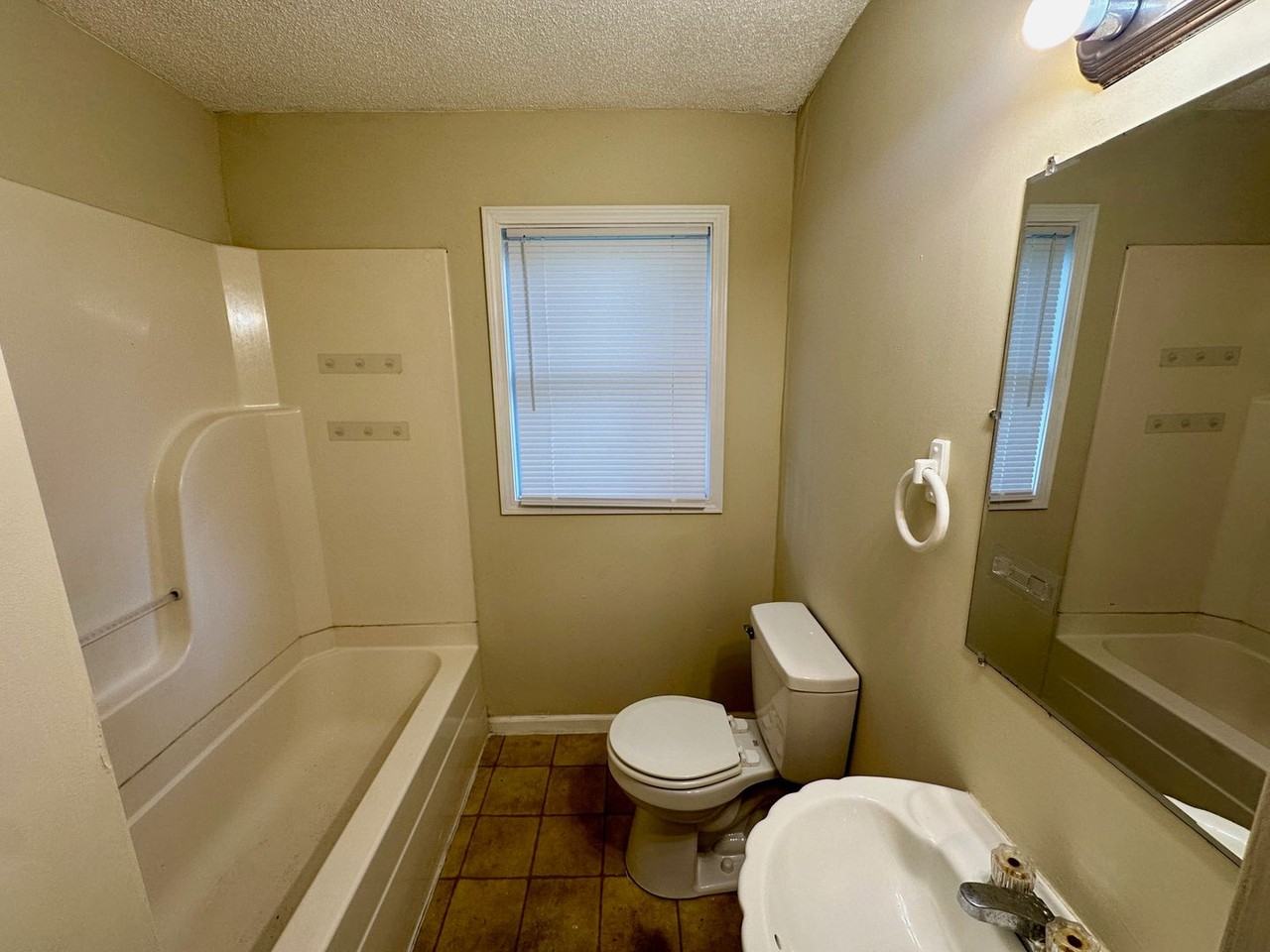 10516 E 27th Ter S - Photo 5 of 11