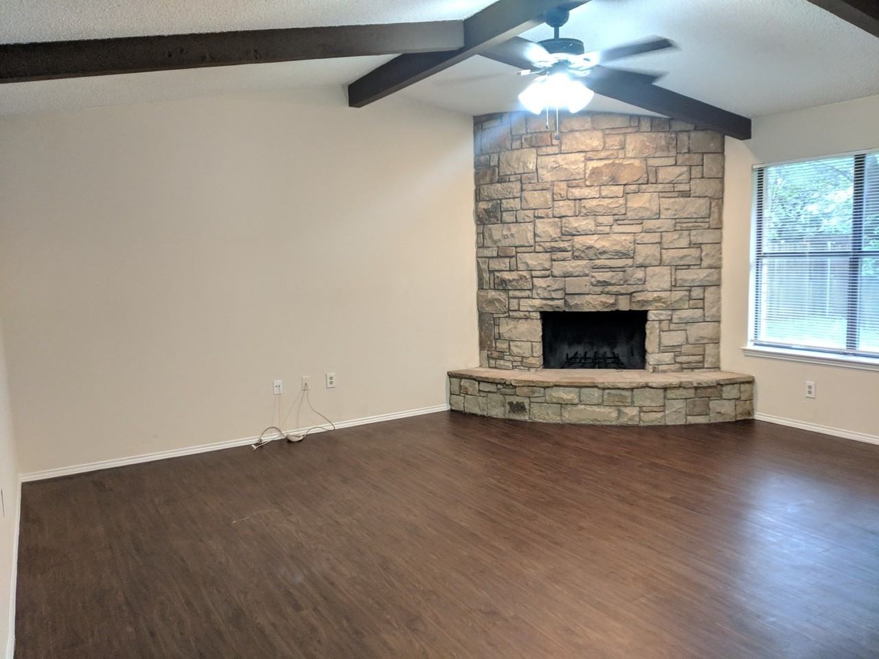 2813 Cummings Dr - Photo 2 of 29