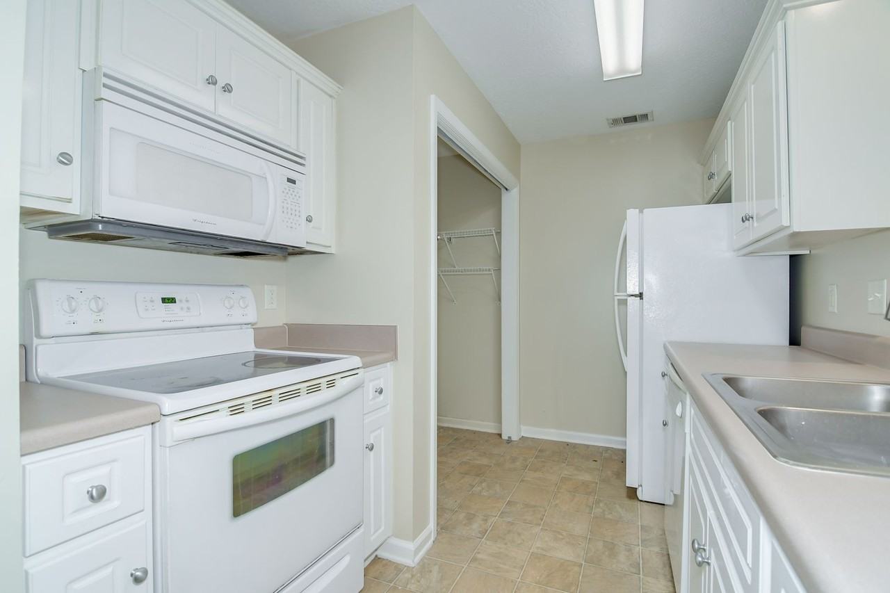 438 Northrop Pl - Photo 7 of 22