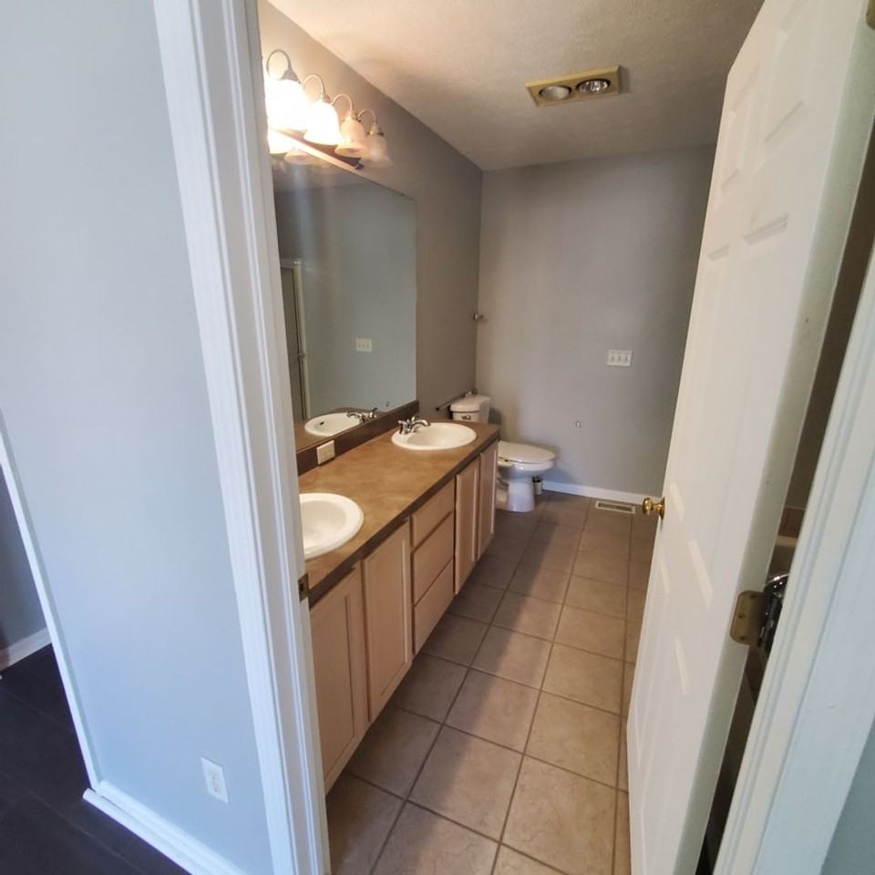 2643 Wyndgate Ct - Photo 3 of 29