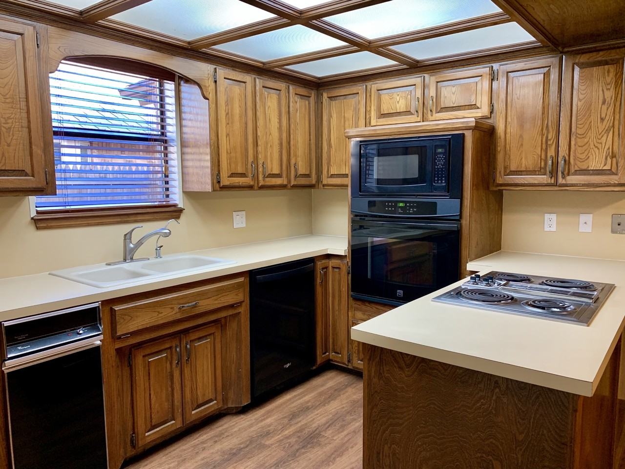 1419 Pickford Ln - Photo 3 of 12