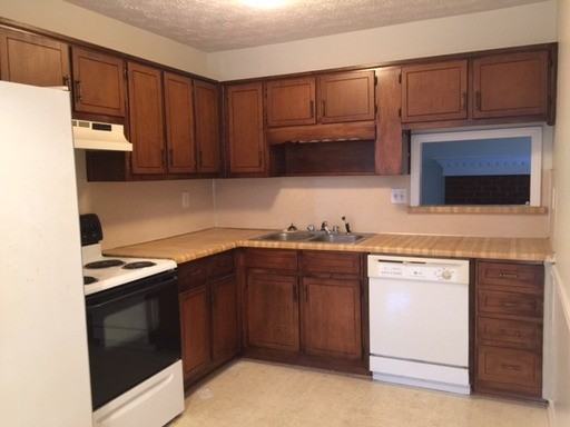 1867 Norcross Chase Cir - Photo 3 of 8