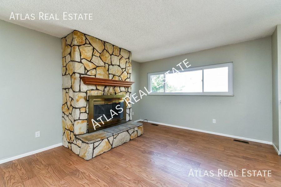 4319 Moonbeam Dr - Photo 3 of 20