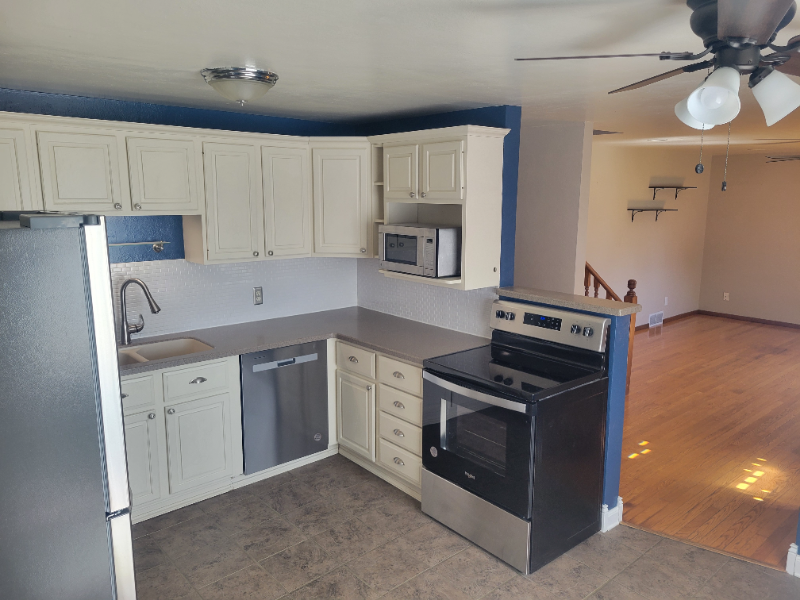 991 Suburban Dr - Photo 2 of 18
