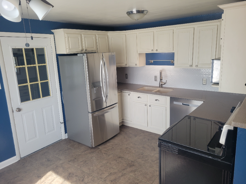 991 Suburban Dr - Photo 3 of 18
