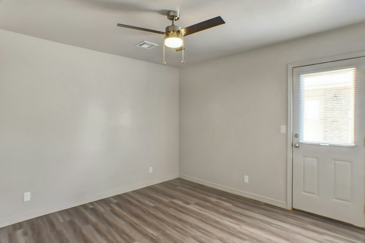 600 Ashland Avenue, Unit 2 - Photo 3 of 12