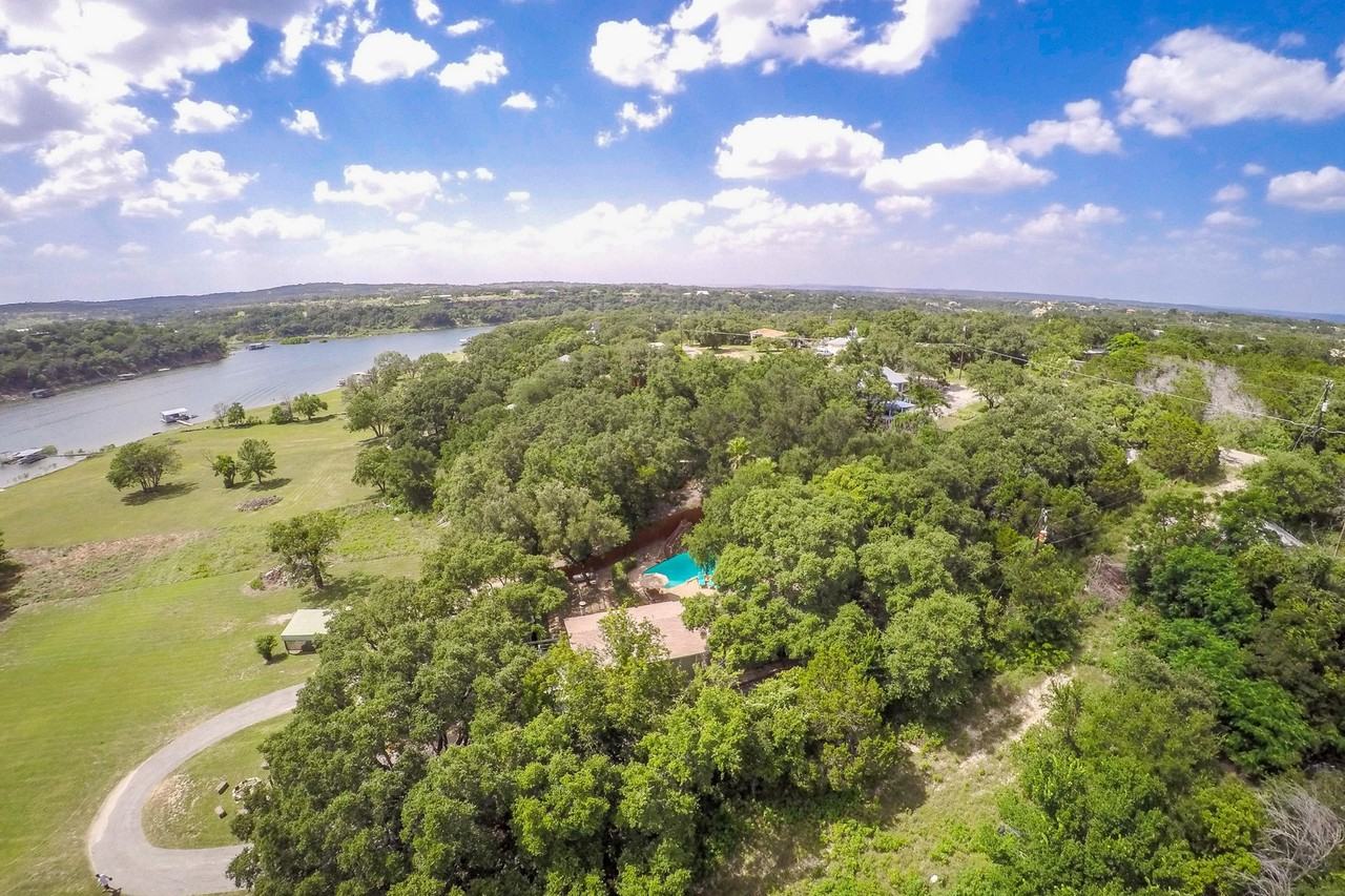 25107 Lakeview Dr - Photo 2 of 35