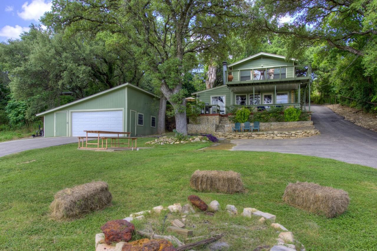 25107 Lakeview Dr - Photo 3 of 35