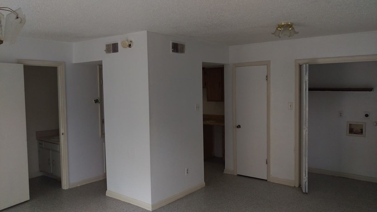 1645 Alexander Ct - Photo 3 of 9
