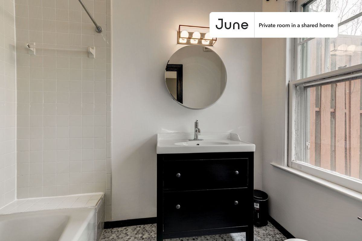 2270 Cathedral Ave Nw #2C - Photo 5 of 18