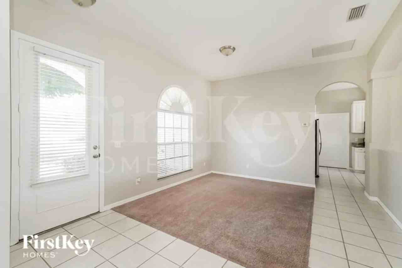 9805 Ocasta St - Photo 2 of 16