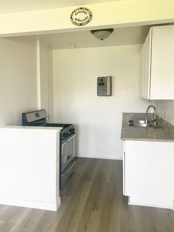 1822 W Sumac Ln #5 - Photo 2 of 8