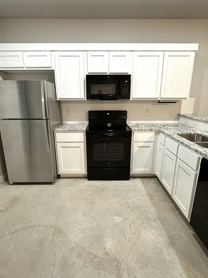 902 Ramblewood St Apt A #A - Photo 2 of 15