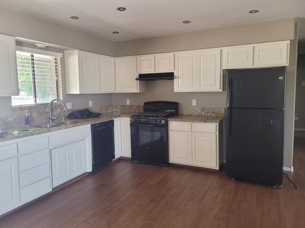 1205 Perion Dr - Photo 2 of 9