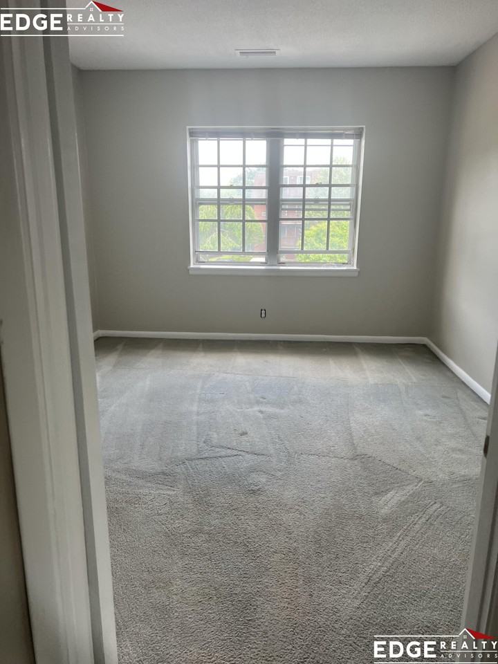 207 Lake Shore Rd #3 - Photo 6 of 9