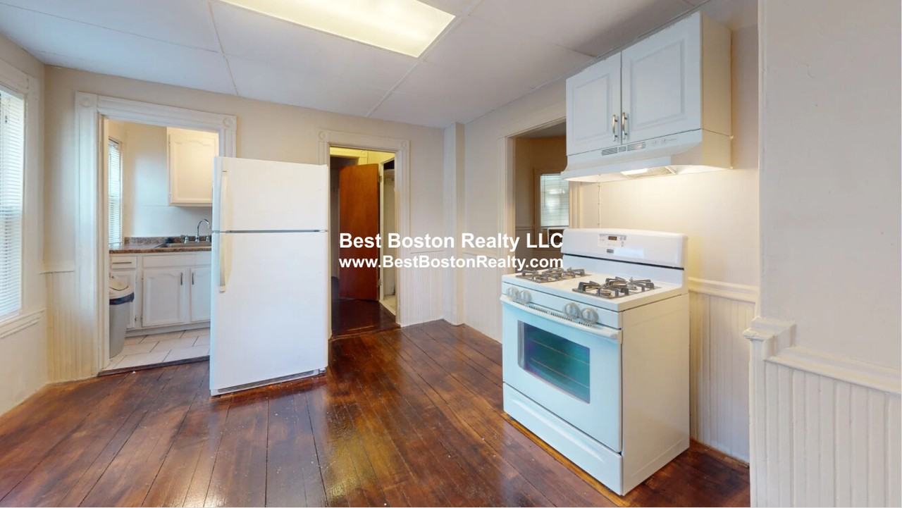 124 Jefferson Ave #1 - Photo 3 of 9