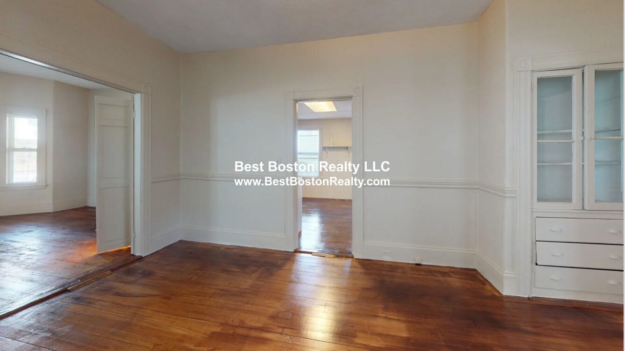 124 Jefferson Ave #1 - Photo 4 of 9