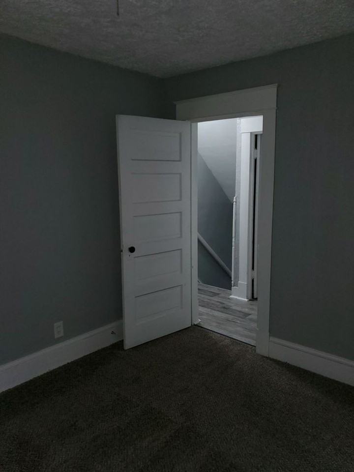 1615 Rowland Ave Ne - Photo 4 of 9