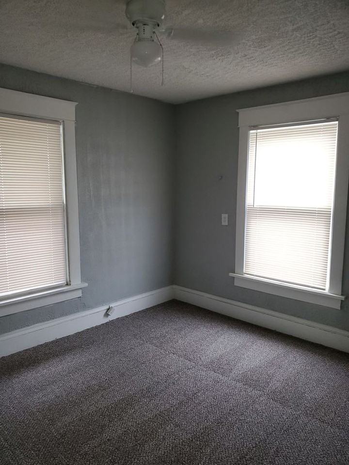 1615 Rowland Ave Ne - Photo 5 of 9