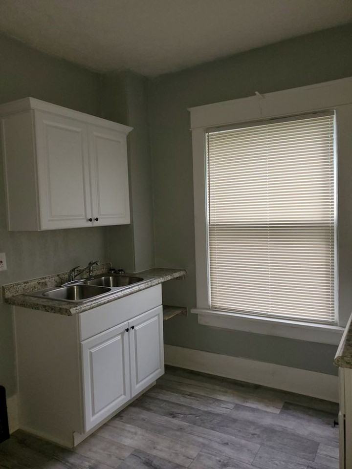 1615 Rowland Ave Ne - Photo 7 of 9