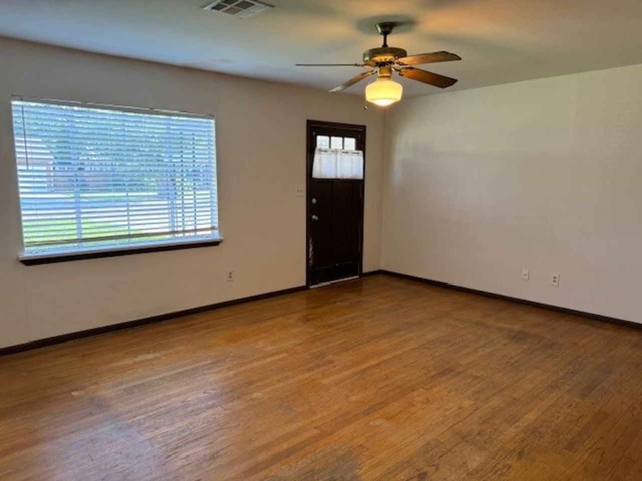 109 West Haddock Street - Photo 3 of 20