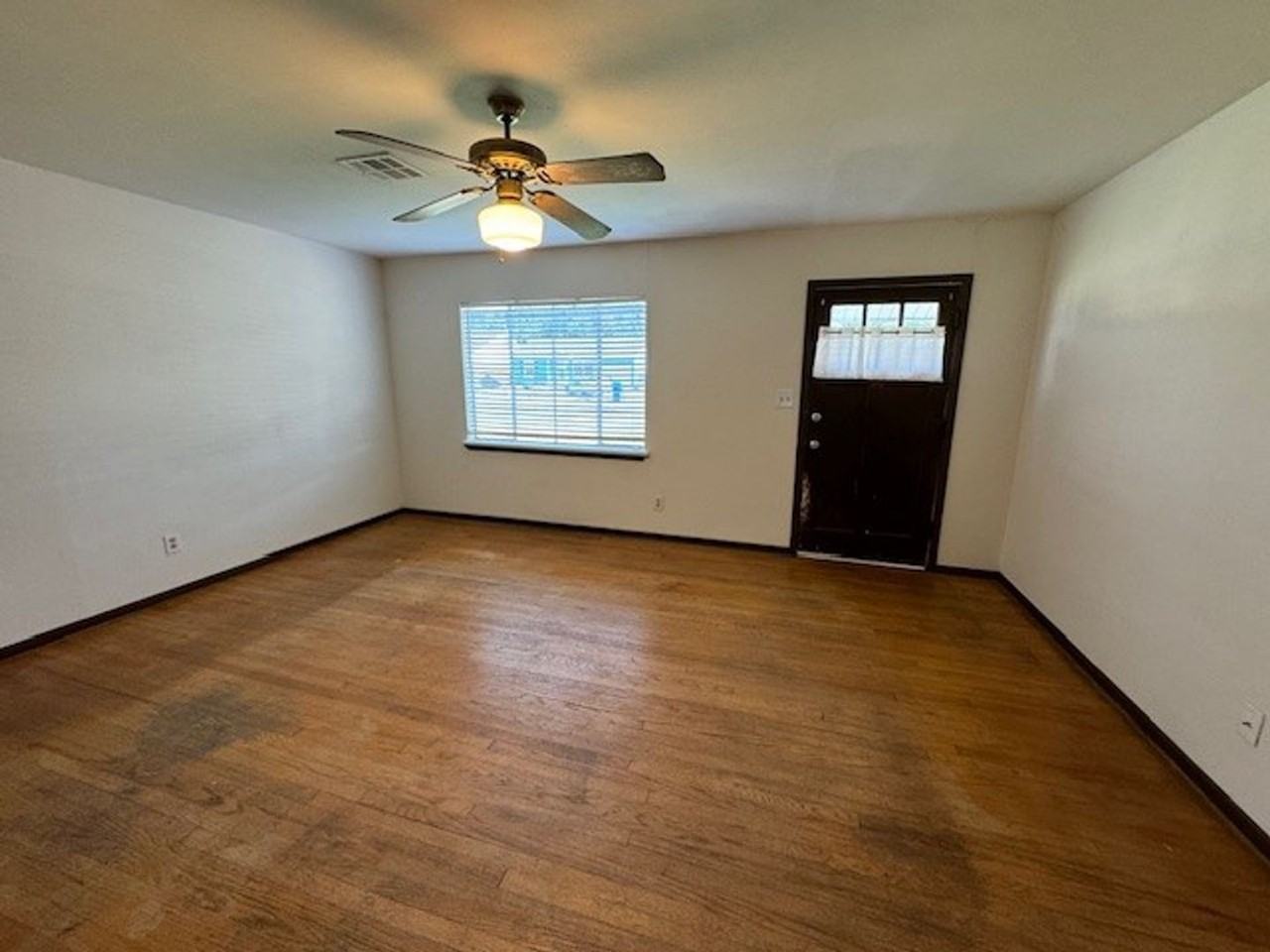 109 West Haddock Street - Photo 5 of 20